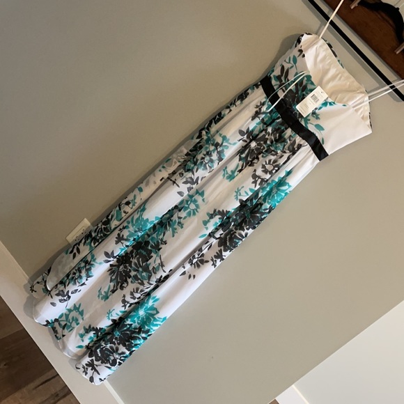 Max and Cleo size 4 strapless flowing floral dress - Picture 2 of 3